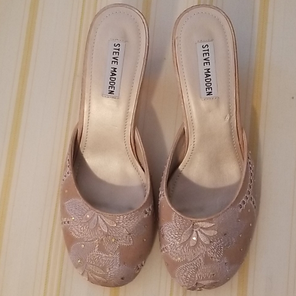 Steve Madden Vilaa Champagne Slide Mules - Picture 4 of 7